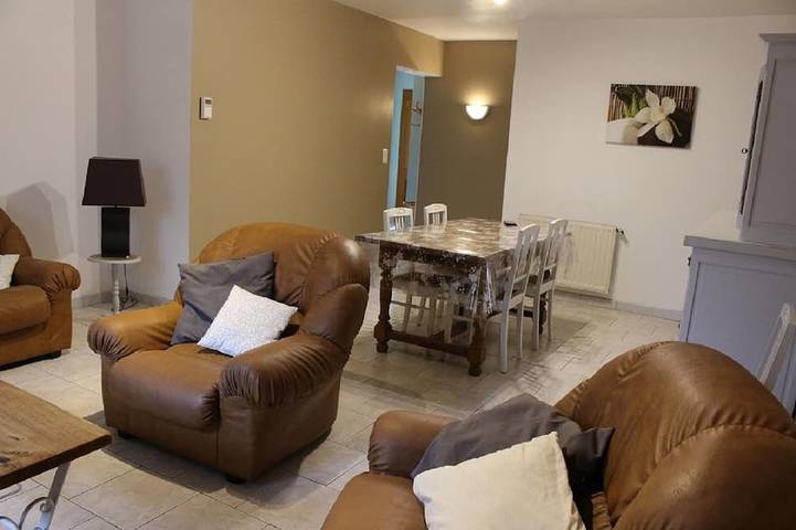Gîte pour 6 personnes, avec terrasse et jardin