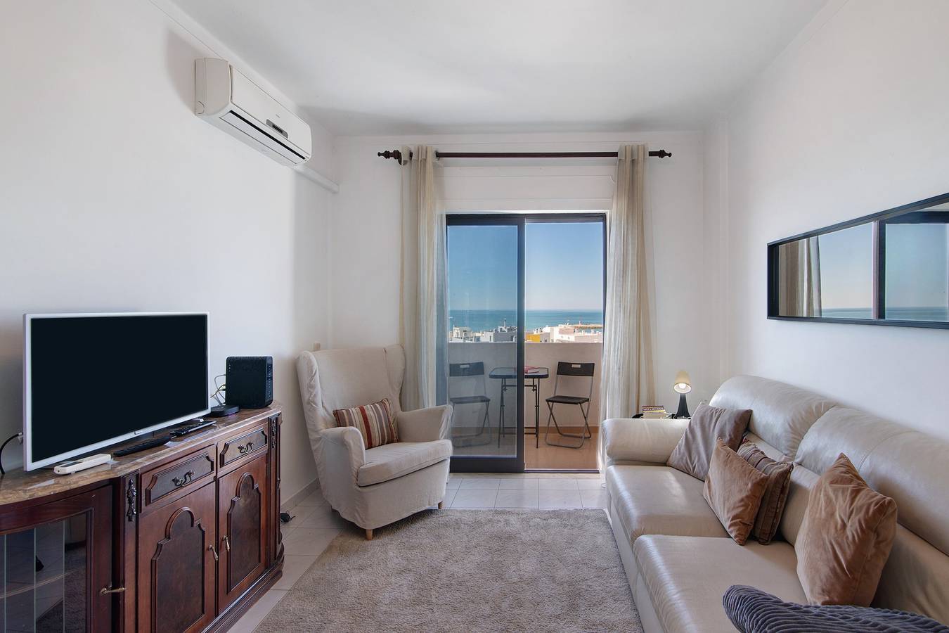 Entire apartment, Apartment '1 Bedroom Seaview' with Sea View, Wi-Fi and Air Conditioning in Cavacos, Quarteira