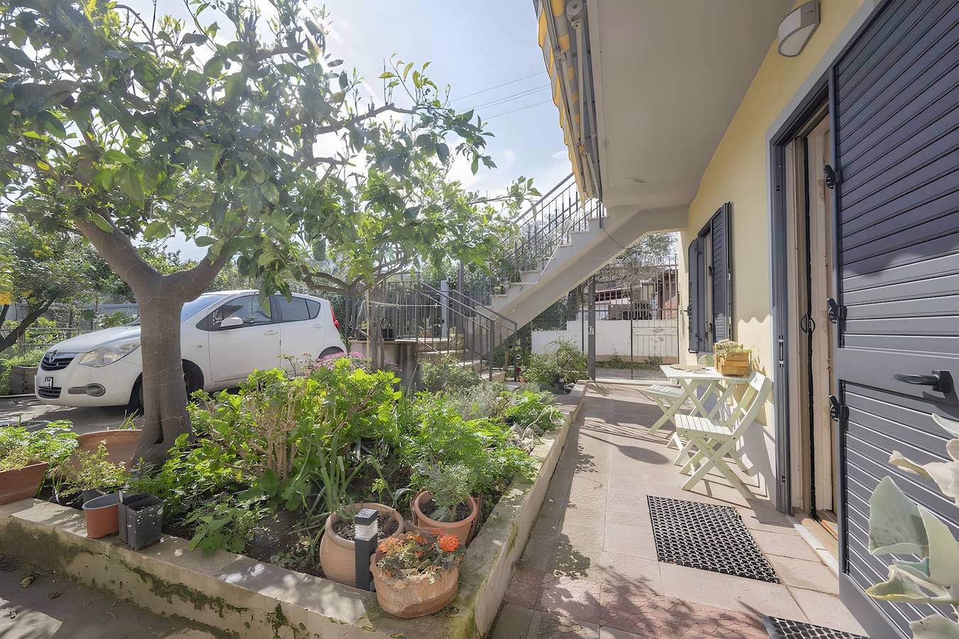 Ganze Wohnung, Apartment 'Vanedda Di Mari - Casa Arancio' mit Gemeinschaftsterrasse, Wlan und Klimaanlage in Messina, Messina Provinz