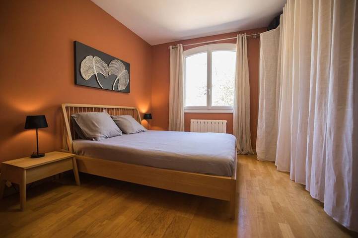 Family vacation home for up to 6 people with a heated pool in Castillon-du-Gard, Region de Nimes