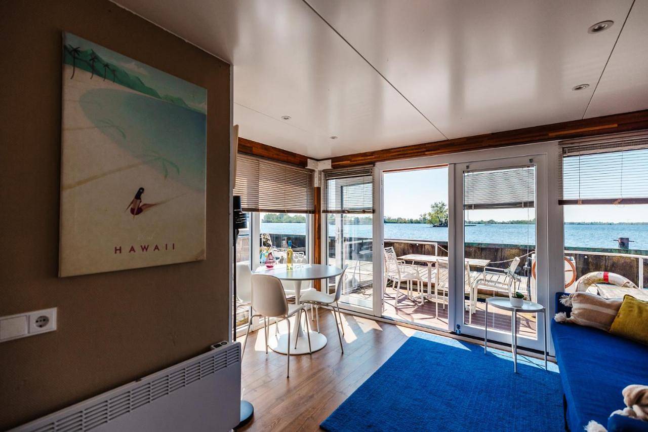 Floating Holiday Home - 15 mins to Ams in Vinkeveen, Groene Hart