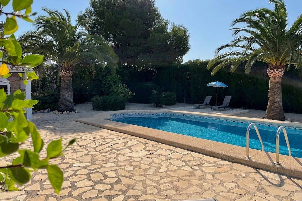 3 bed 2 bath family villa, close to beach, Wifi and air con in Cabo de la Nao, Jávea