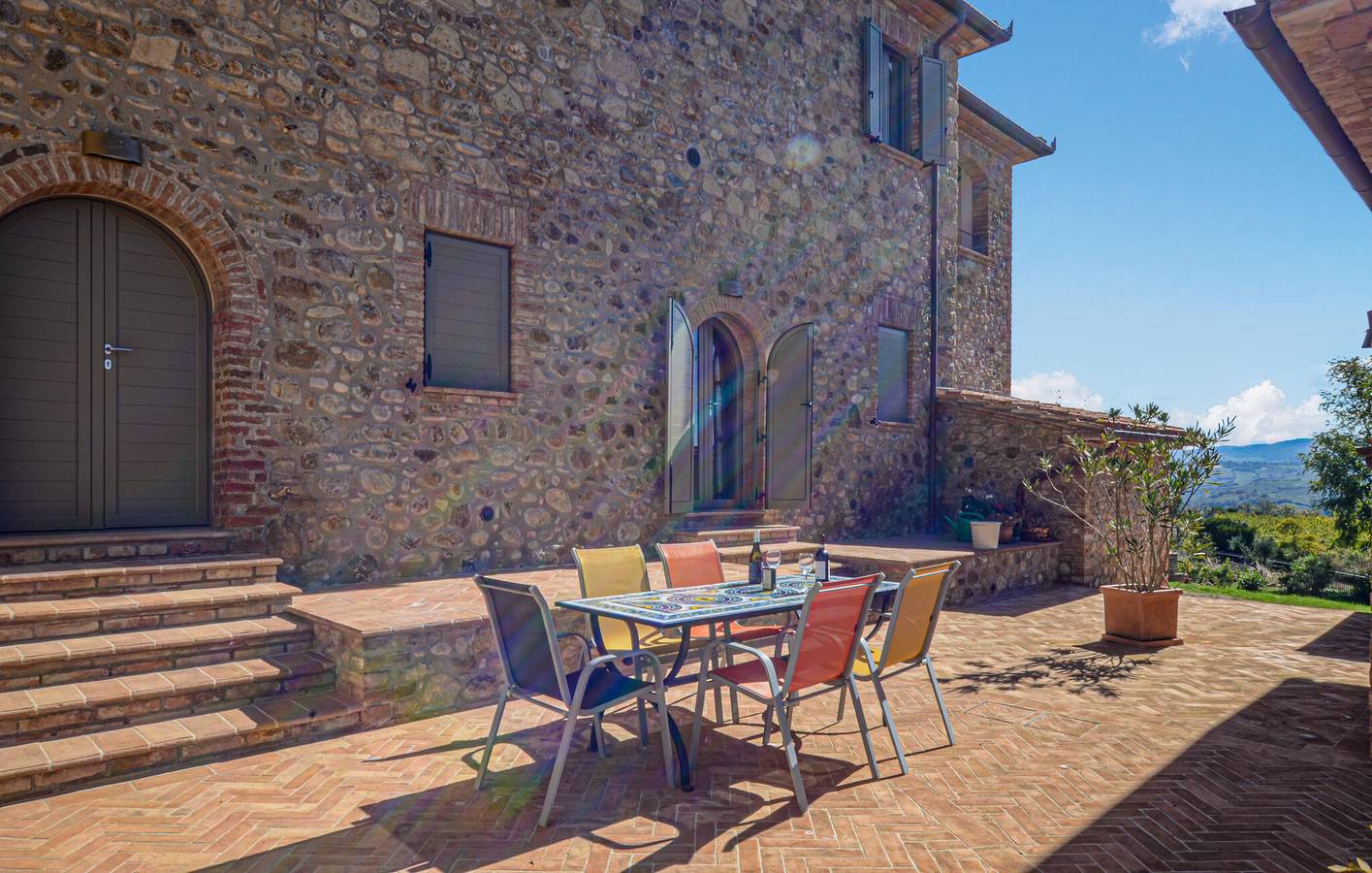 Accogliente appartamento con piscina e Wi-Fi, a 1 km dal Torrente Melacce in Cinigiano, Provincia di Grosseto