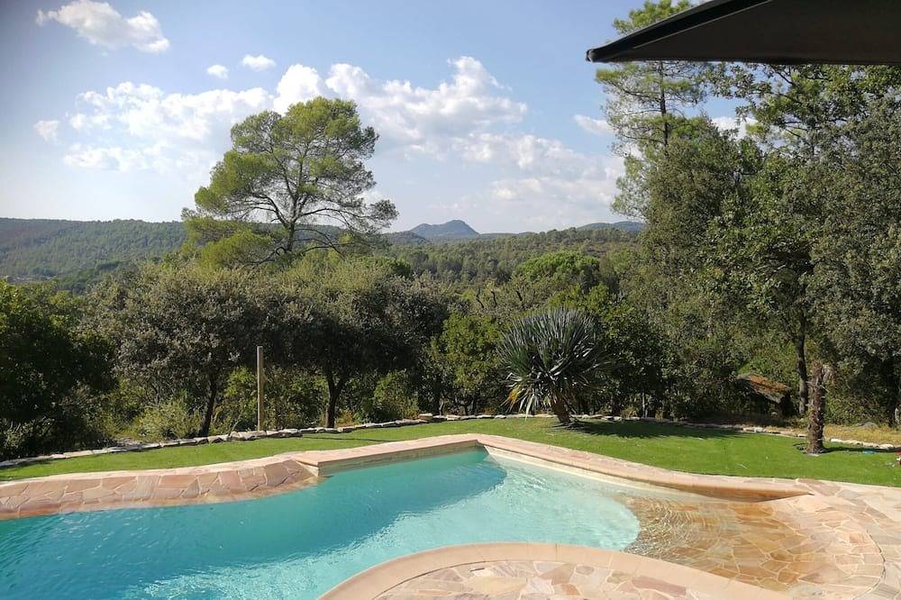 Mas du Valnalou *Piscine et Vue panoramique in Correns, Région de Brignoles