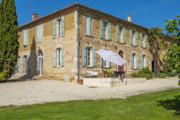 Gîte pour 8 personnes, avec piscine à Lavit