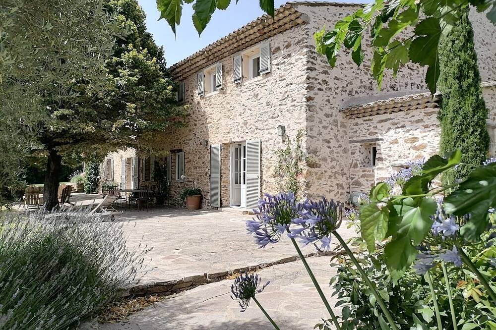Charming renovated stone property within the village of La Garde Freinet. in La Garde-Freinet, Côte méditerranéenne (France)