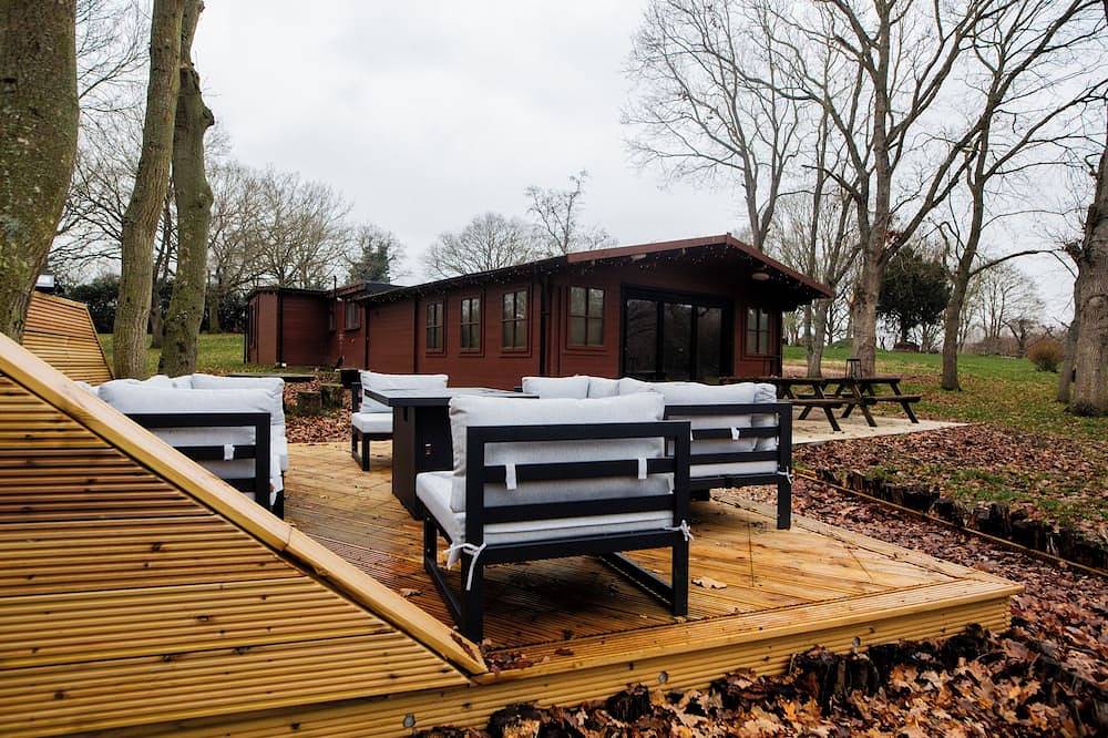 Cabin on 5 Acres with Stables, Firepit & Cinema in Sible Hedingham, Essex