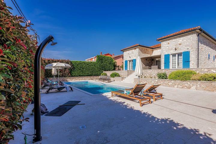 Villa für 12 Personen, mit Pool und Terrasse sowie Garten, mit Haustier in Malinska - 3