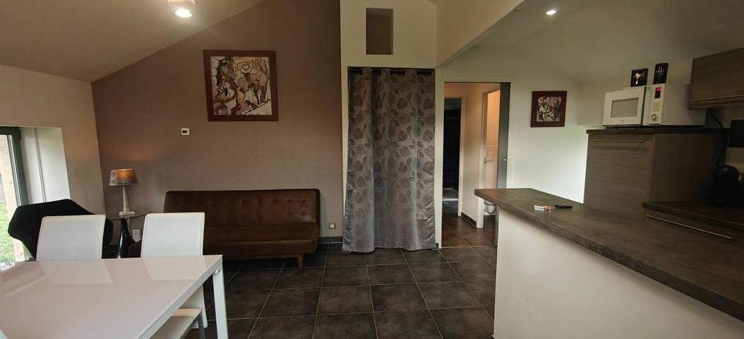 Location de vacances pour 2 personnes, avec vue et jardin à Saint-Rémy (Saône-et-Loire) - 4