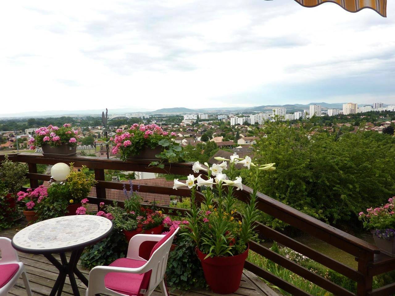 Appartement entier, Apartment with Terrace in Cébazat, Parc naturel régional des Volcans d'Auvergne