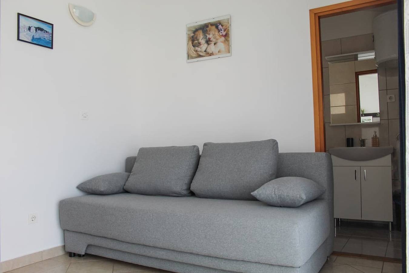 Ganze Wohnung, Ferienwohnung in Tribunj mit Meerblick, Balkon, Klimaanlage, W-Lan (5034-2) in Tribunj, Šibenik-Knin