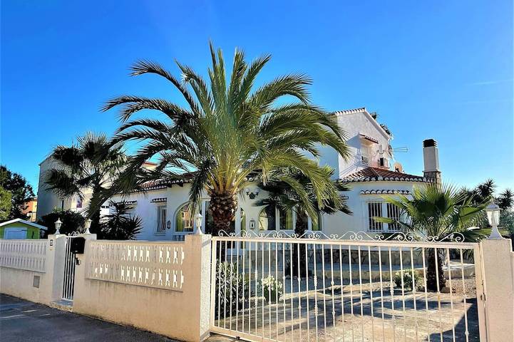 Villa Eva independiente con piscina privada, a 500 m de la playa de arena in Oliva, Costa Blanca