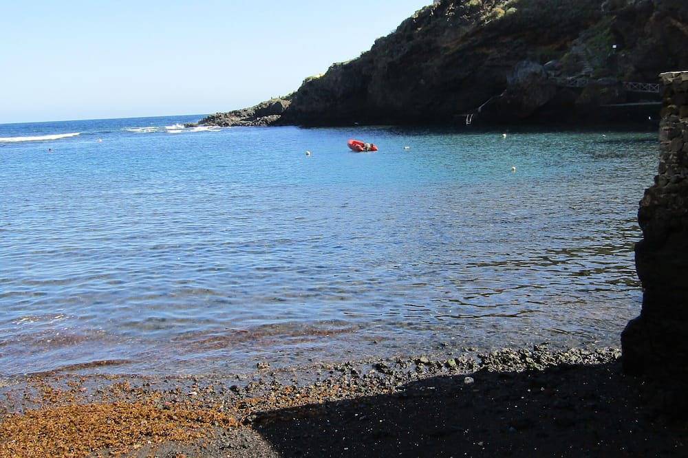 Casa Marysol Tamaduste 12m from the Sea, Terrace & Bbq in Tamaduste, Valverde