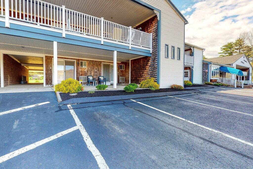 Ganze Wohnung, Ideally-located condo with pool, Wifi, & patio - close to everything in Ogunquit, York County