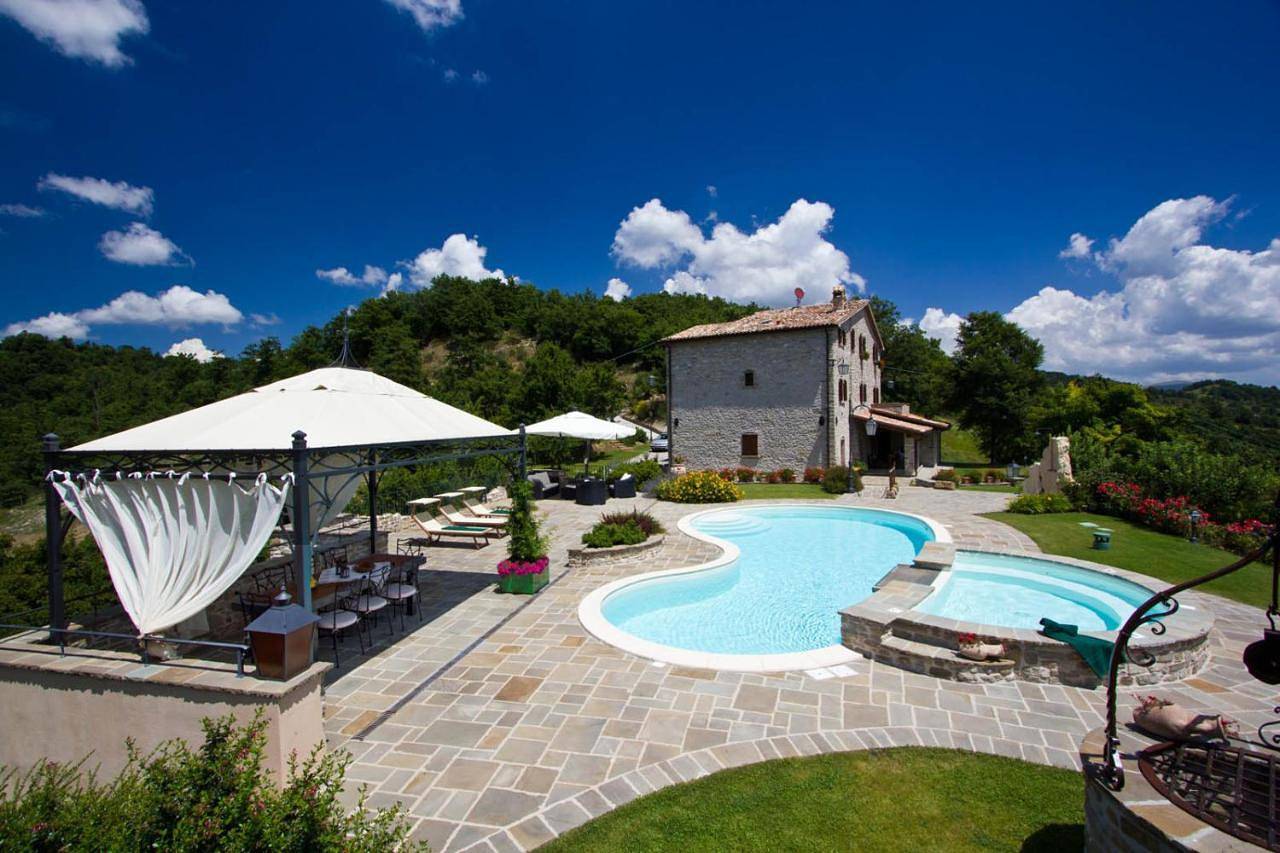 Stunning villa with pool, Jacuzzi and wonderful view in Apecchio, Valle del Metauro