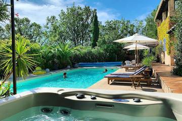Chambre d’hôte pour 2 personnes, avec jacuzzi et piscine à Tourrettes