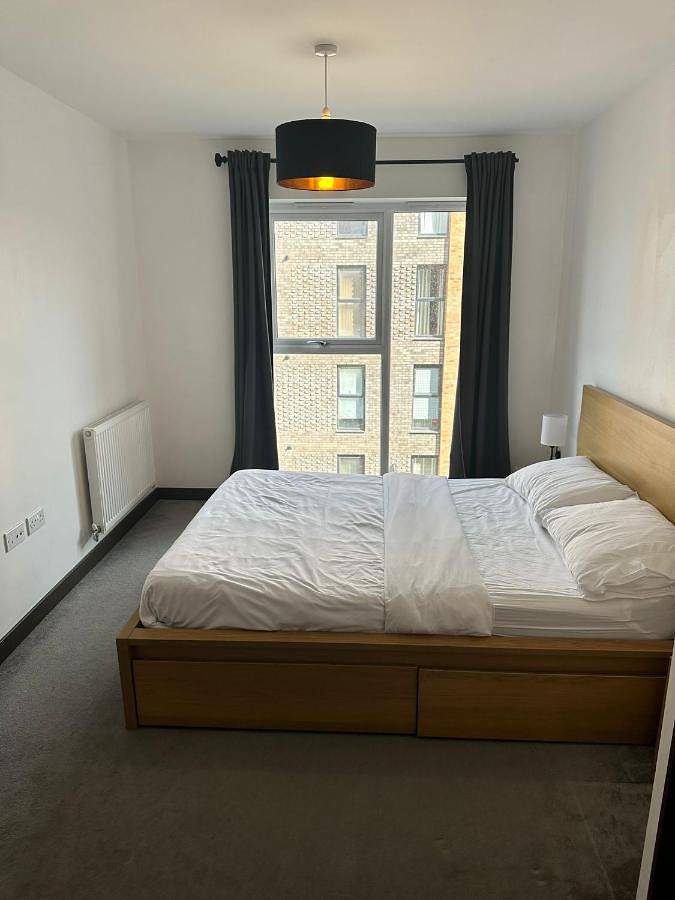 Entire apartment, Two-Bedroom Apartment with Balcony in Dartford, Kent