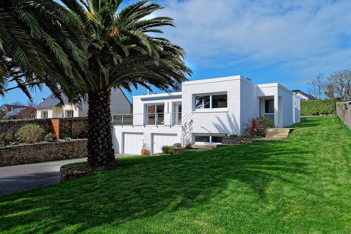 Location de vacances pour 8 personnes, avec jardin et terrasse à Plougonvelin