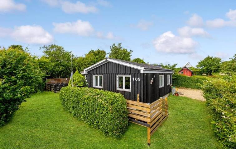 Ferienhaus für 6 Personen, mit Terrasse und Garten in Eskov Strandpark