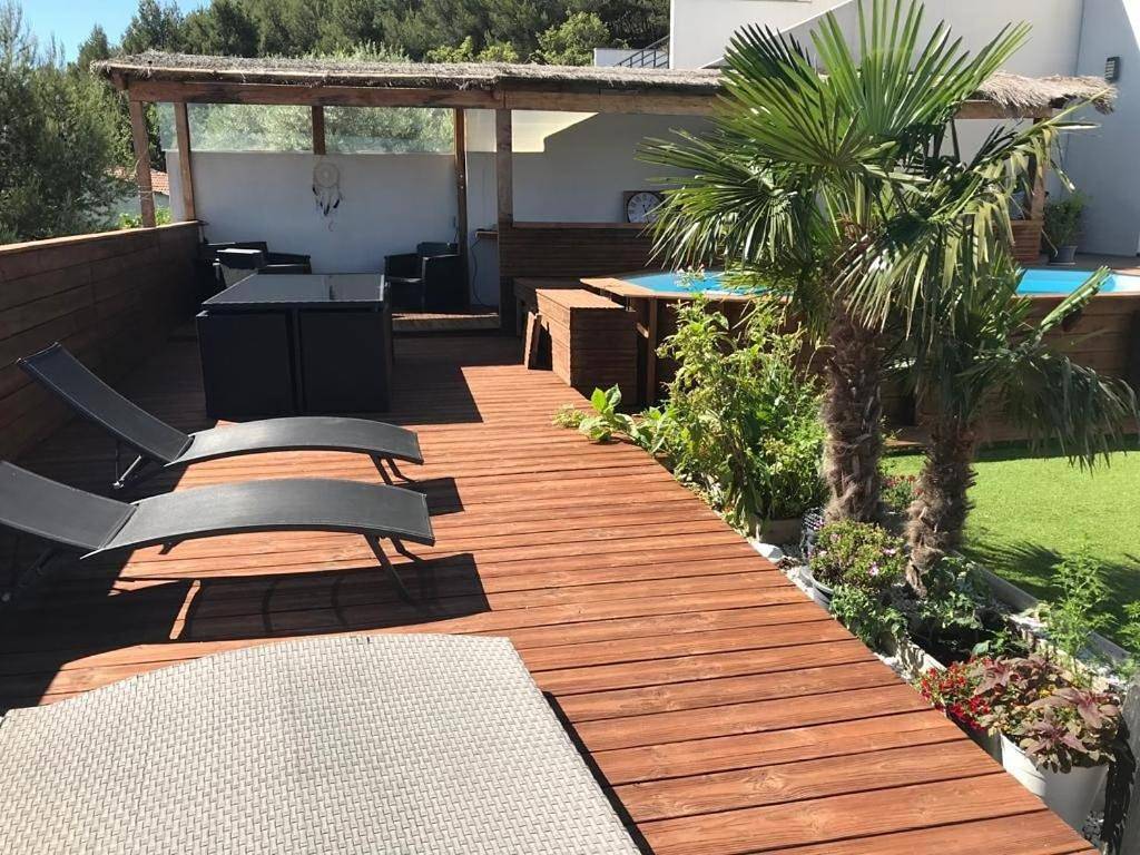Appartement entier, Studio indépendant terrasse et piscine avec accés limité mais privatisée in Saint-Savournin, Côte méditerranéenne (France)