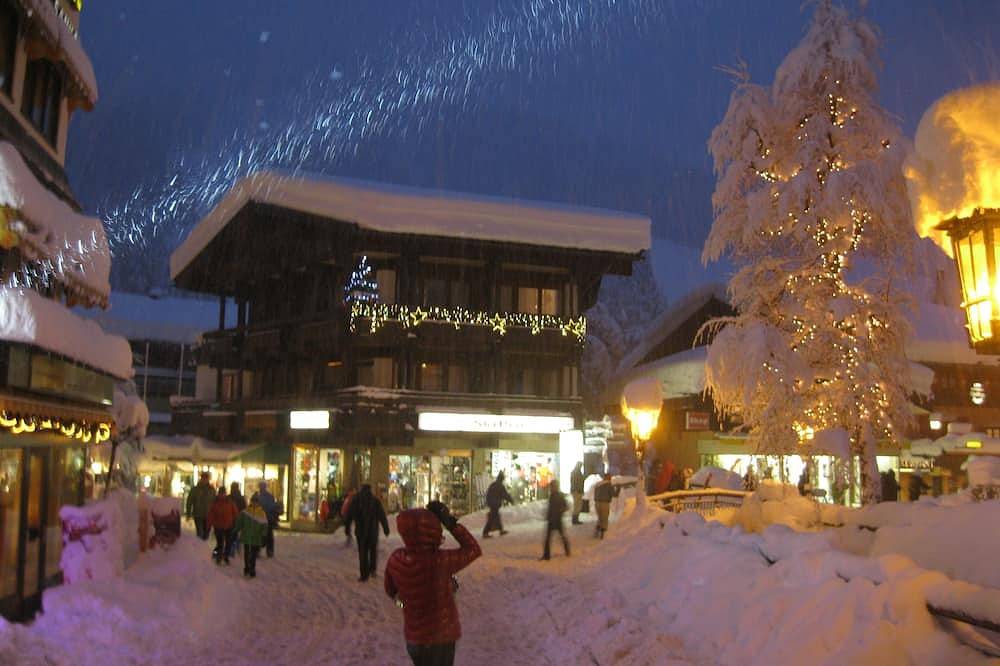 Ganze Wohnung, This cosy chalet apartment,is located in a central, yet quiet, part of Saalbach in Saalbach, Saalbach-Hinterglemm