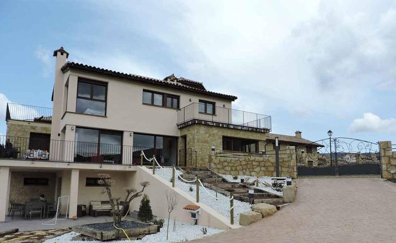 Chalet para 12 personas, con Balcón y Jacuzzi además de Terraza y Jardín en Serranía de Cuenca