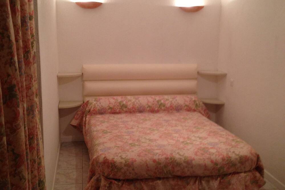 Appartement entier, Climatisé en  plein centre dans villa   T2 68M2 terrasse/jardin+garage privé in Cassis, Parc national des Calanques