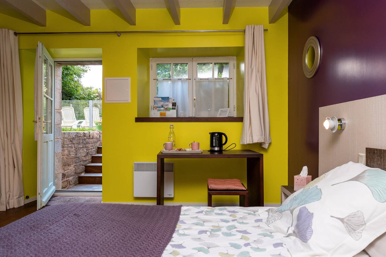 Studio entier, Studio 'Camélia Avec Petit Déjeuner' avec piscine partagée, terrasse partagée et Wi-Fi in Arzano, Région de Quimper