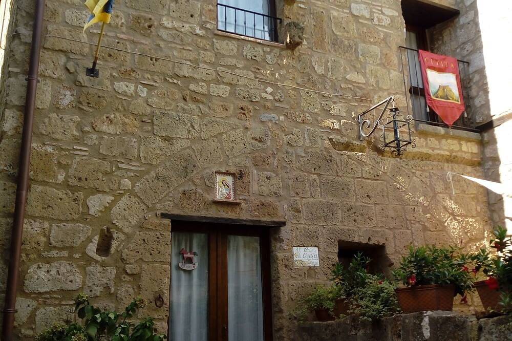 Ganze Wohnung, Cozy Accommodation in a Fantastic Hamlet in Lubriano, Viterbo Provinz