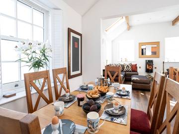 Holiday Rental for 8 People in Barrow-in-Furness, Cumbria, Photo 1