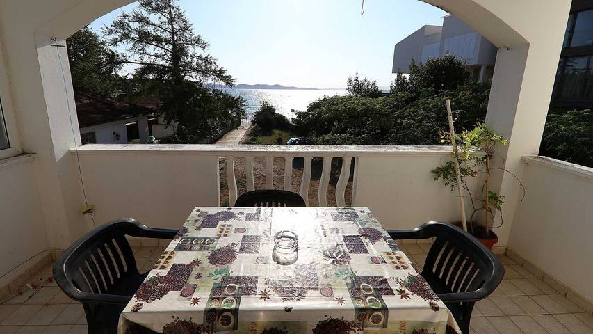 Ferienwohnung für 4 Personen, mit Terrasse und Garten in Zadar (Kommun)