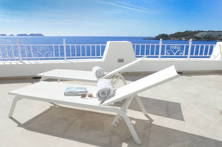 Entire apartment, Holiday apartment for 4 people with terrace in Cala Fornells, Calvià