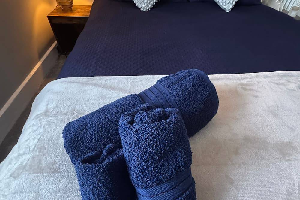 Central Near Hospital 2 Bedroom - Sleeps 4 - Self Check In - Fully Furnished in Carlisle, Cumbria