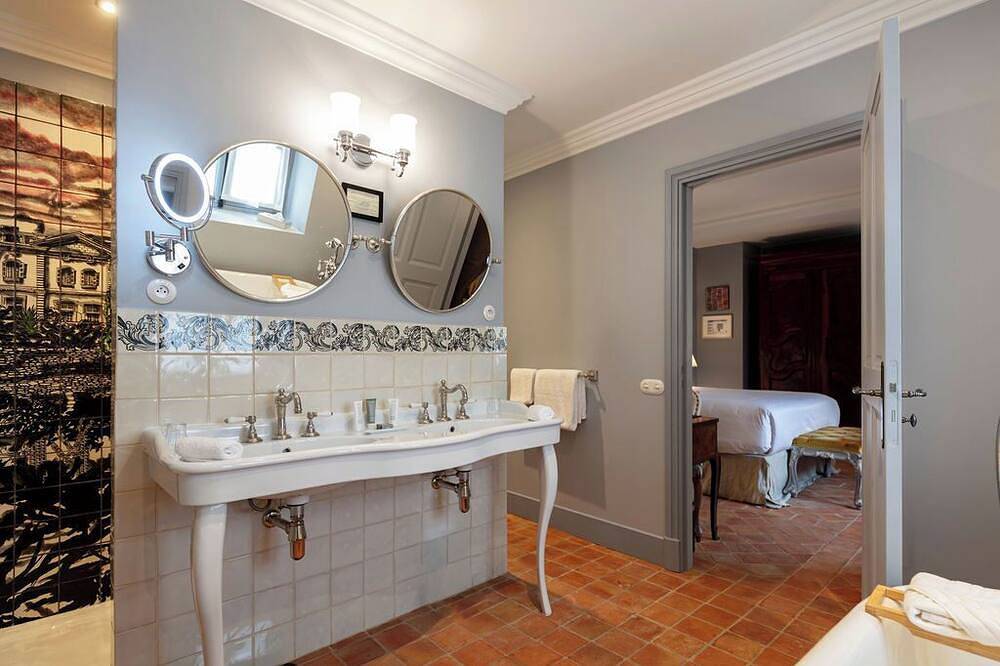 Château de Collias - 8 rooms - 3 Shows -Swimming pool - Park - Uzès-Pont du Gard in Collias, Region de Nimes