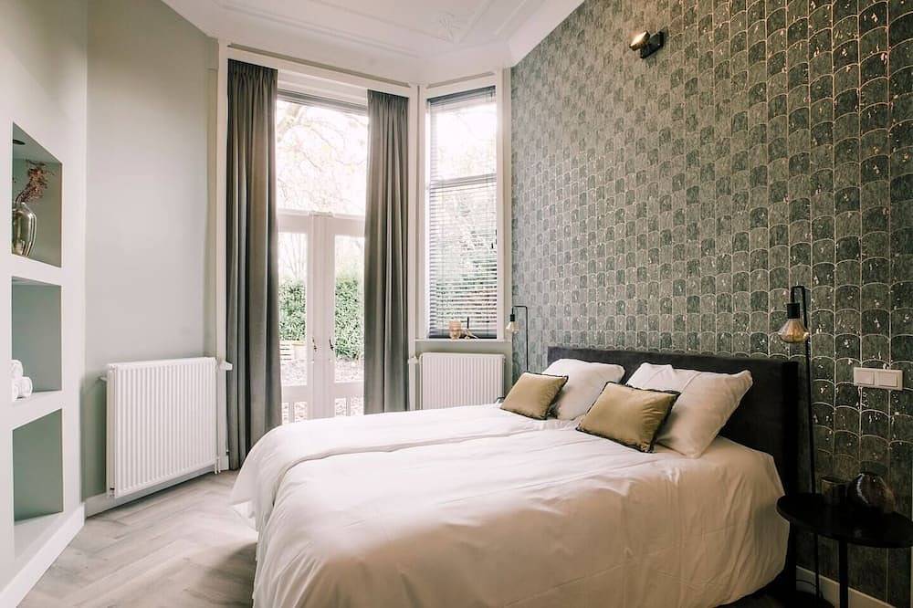 Geheel appartement, Luxe ruimte voor 4 personen met snelle Wifi, 40m² visgraatvloer, en een ensuite regendouche. in Tilburg, Noord-Brabant