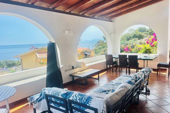 Villa pour 6 personnes, avec jacuzzi ainsi que jardin et balcon, animaux acceptés à Palerme