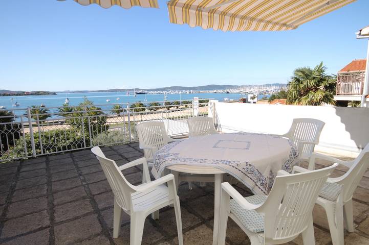 Ferienwohnung für 5 Personen, mit Balkon/Terrasse in Sukosan