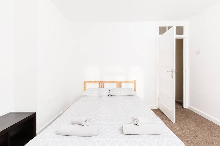 Quinton Essentials Birmingham House in Birmingham, Birmingham Area