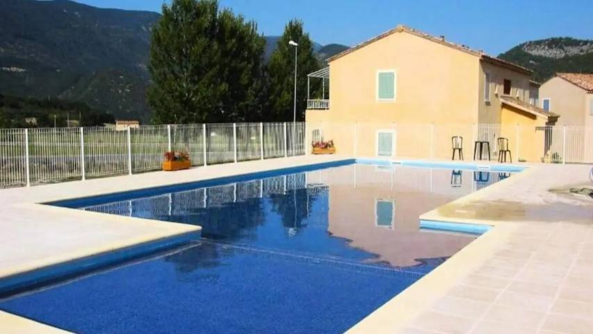 Gîte pour 5 personnes, avec jardin à Montbrun-les-Bains - 2