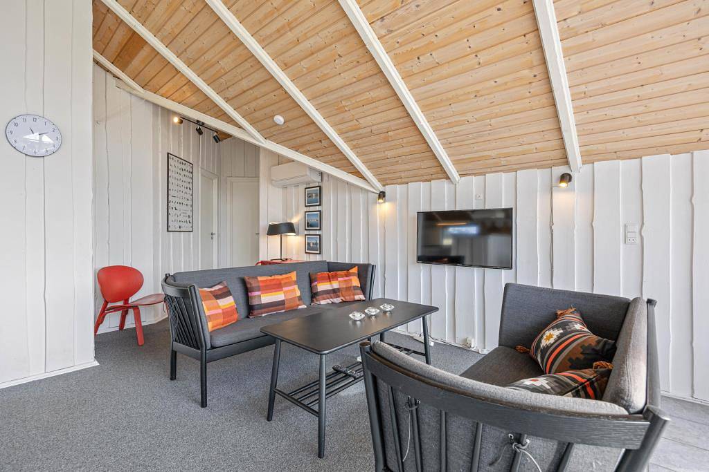 Cosy holiday home with hot tub and sauna in Skodbjerge, Haurvig