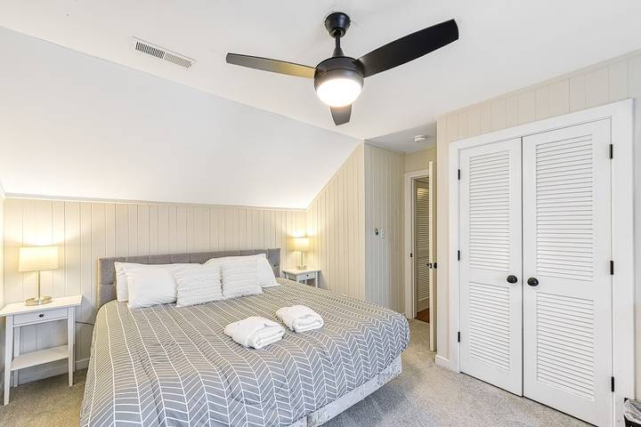 Vacation house for 9 people, with balcony and yard in Lake Anna