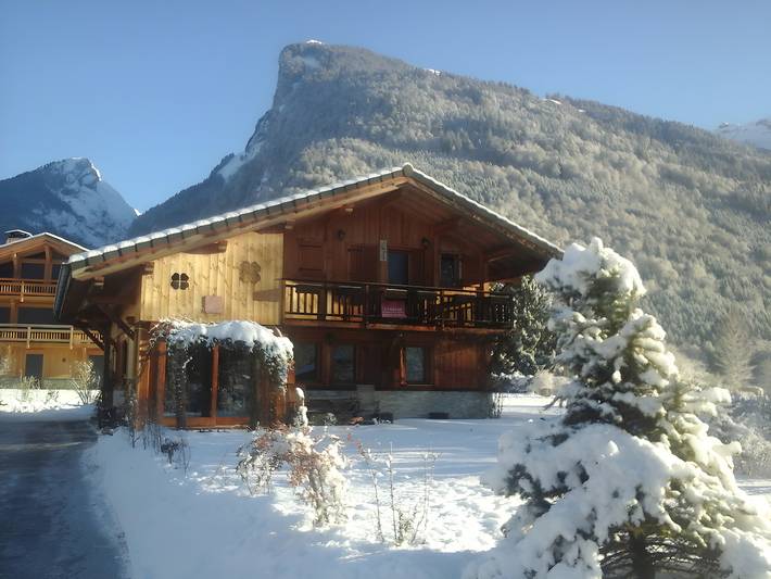 Maison pour 13 personnes, avec sauna ainsi que jacuzzi et balcon, adapté aux familles à Samoëns