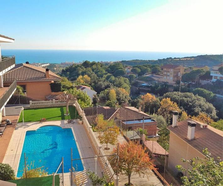 Casa de vacaciones para 12 personas, con vistas además de jardín y piscina, Se admiten mascotas en Mataró