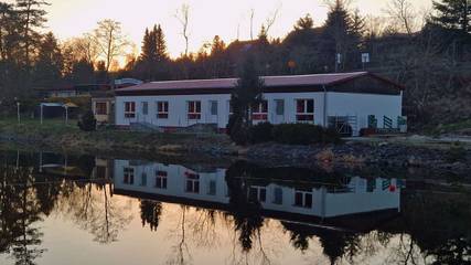 Ferienwohnung für 4 Personen, mit Terrasse und Garten sowie Seeblick, mit Haustier im Ostharz
