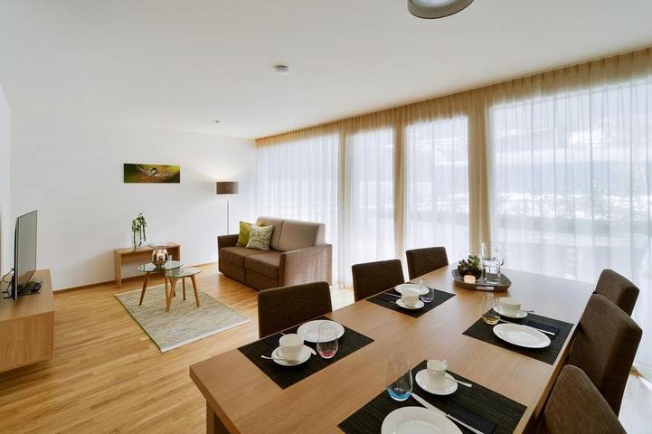 Ferienwohnung für 6 Personen, mit Balkon und Terrasse sowie Garten und Pool in Dornbirn