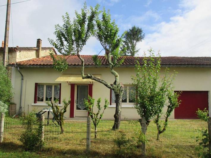 Location de vacances pour 6 personnes, avec vue et terrasse à Saint-Antoine-Cumond