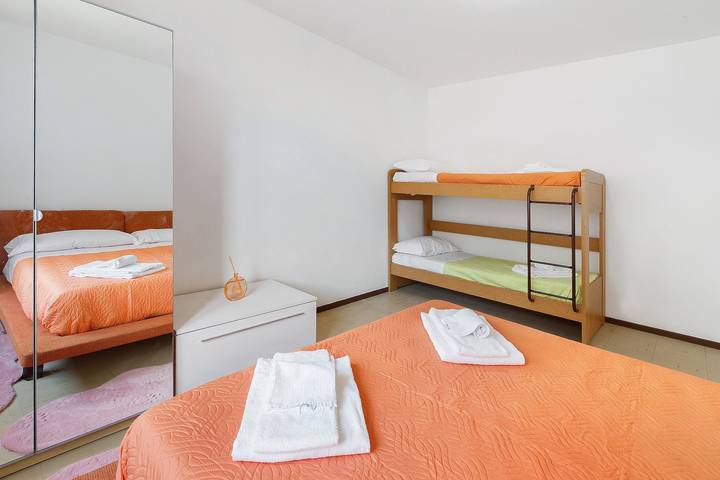 Ganze Wohnung, Ferienwohnung 'Rosso Bernina' mit Bergblick in Tirano (stadt), Tirano