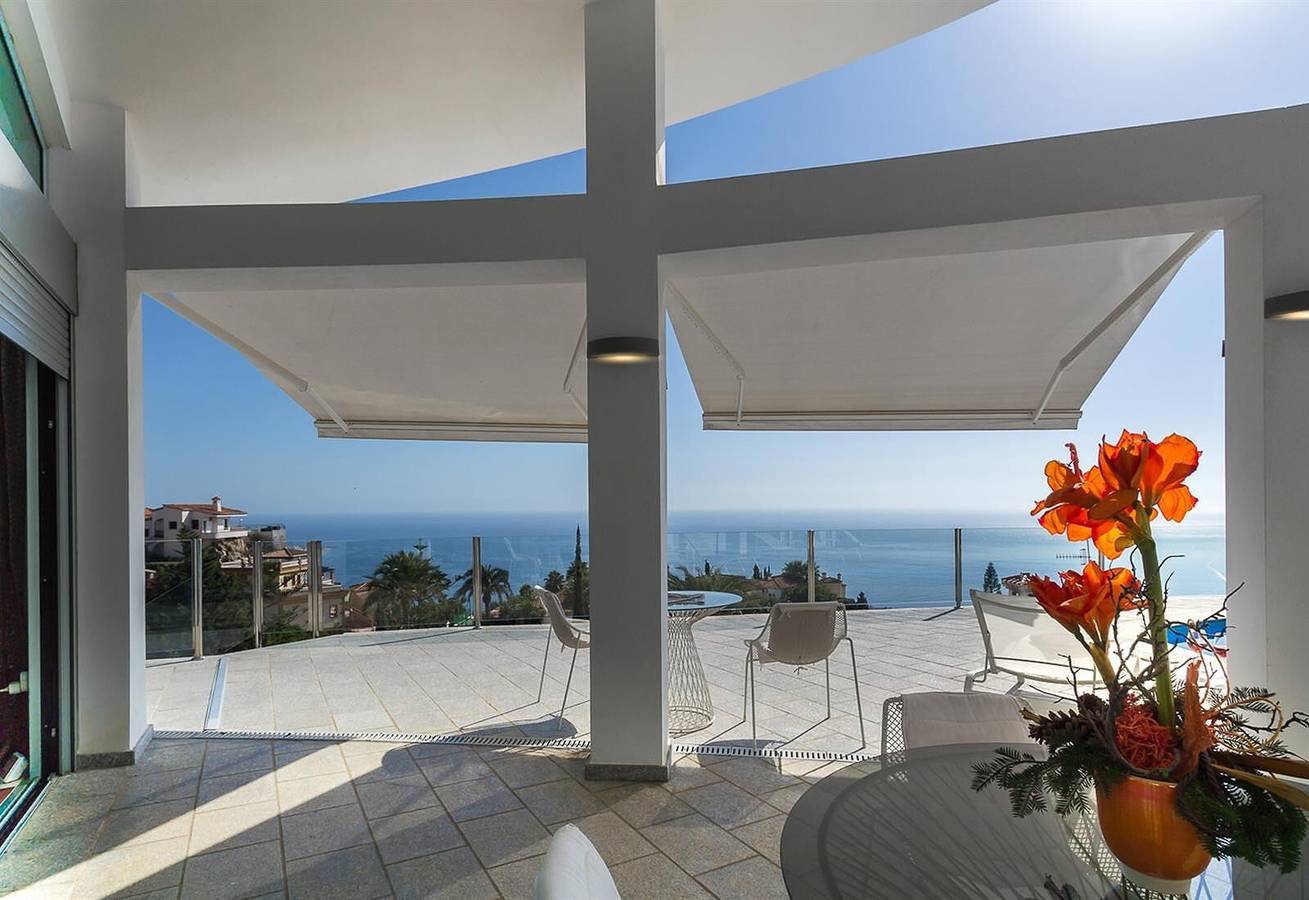 Villa "Dorada" con vistas al mar, piscina privada y Wi-Fi in Monte de los Almendros, Salobreña