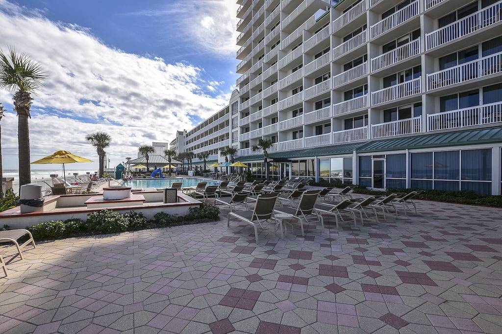 Ganze Wohnung, 🏖️Beautiful Ocean Views🏝️ Clean room with small balcony in Daytona Beach, Florida