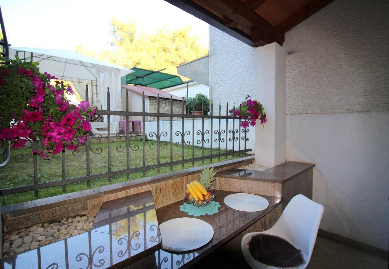 Ganze Ferienwohnung, Studio Vista 1 für 2 Personen mit Garten und Grill in Poreč, Porec und Umgebung